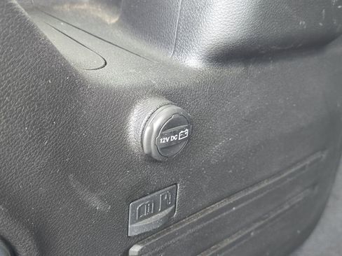 Used 2025 Jeep Wrangler Unlimited Sahara AWD/4WD image 9