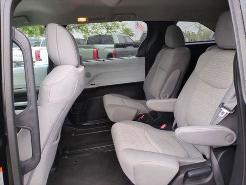 Certified 2025 Toyota Sienna LE image 14