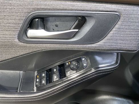 Used 2023 Nissan Rogue SV FWD image 23