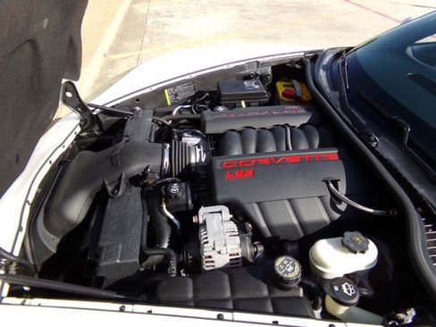Used 2010 Chevrolet Corvette Coupe w/ Preferred Equipment Group RWD image 13