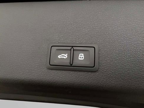 Used 2024 Audi Q8 e-tron Prestige w/ Prestige Package image 7