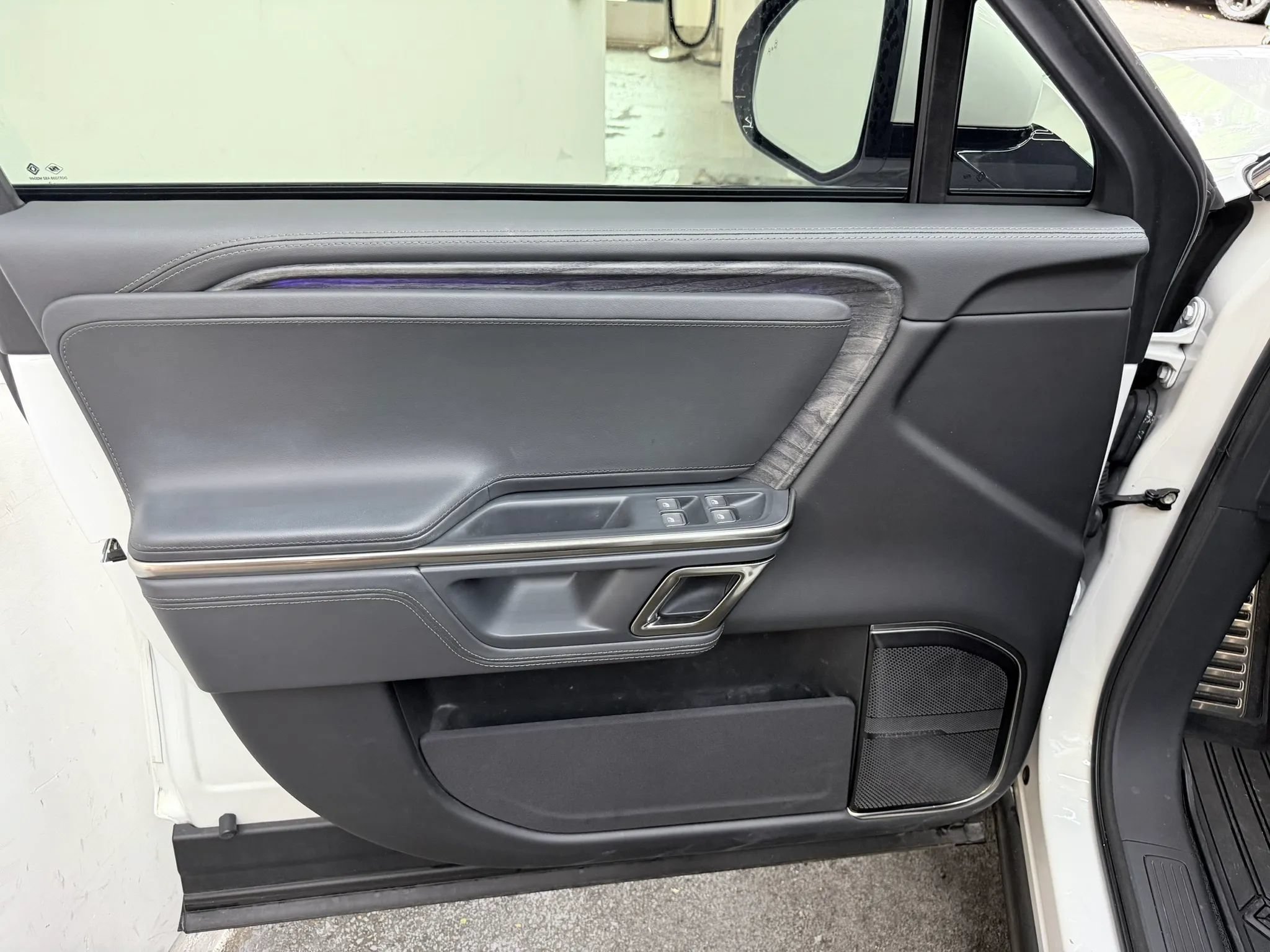 Used 2022 Rivian R1S Launch Edition Quad AWD/4WD image 14