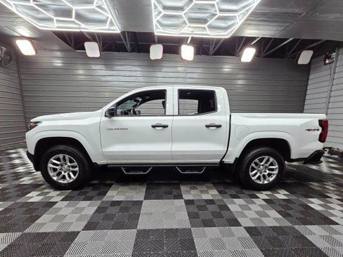 Used 2024 Chevrolet Colorado W/T w/ WT Convenience Package II AWD/4WD image 9