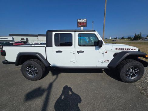 New 2025 Jeep Gladiator Mojave w/ Convenience Group image 3