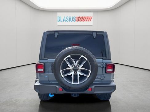 Used 2024 Jeep Wrangler Unlimited w/ Convenience Group AWD/4WD image 4