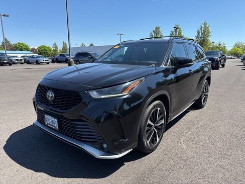 Used 2021 Toyota Highlander XSE AWD/4WD image 3