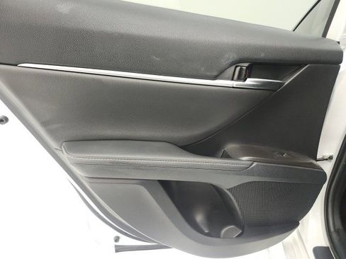 Used 2022 Toyota Camry XSE image 9