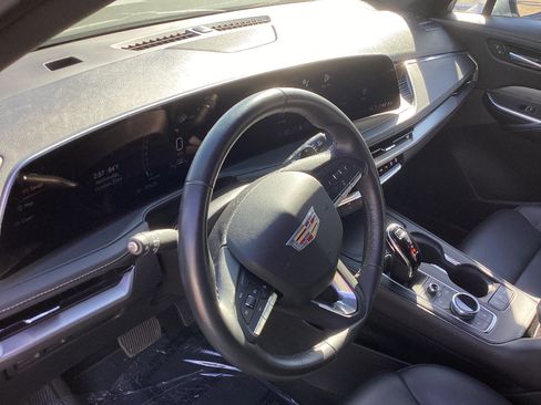 Used 2024 Cadillac XT4 Premium Luxury image 14