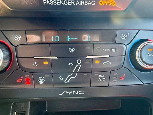 Used 2015 Ford Focus Titanium FWD image 44