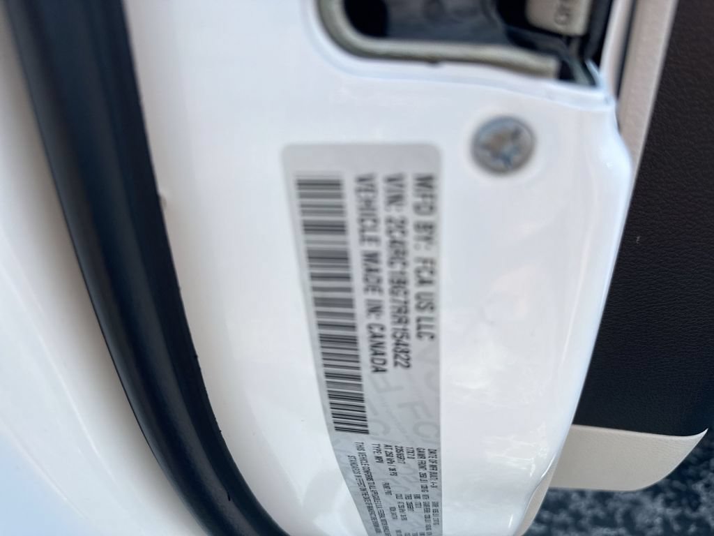 Used 2024 Chrysler Pacifica Touring-L FWD image 34
