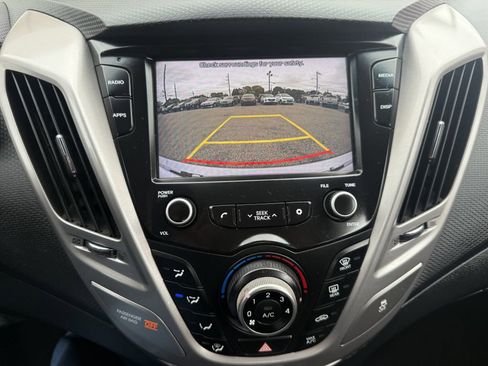 Used 2017 Hyundai Veloster image 13