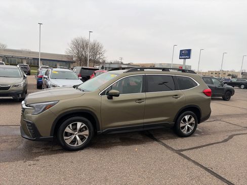 Used 2023 Subaru Ascent Premium w/ Convenience Package image 2