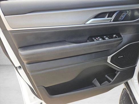 Used 2025 Jeep Wagoneer Series II RWD image 15