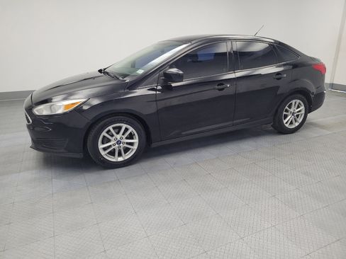 Used 2018 Ford Focus SE FWD image 2