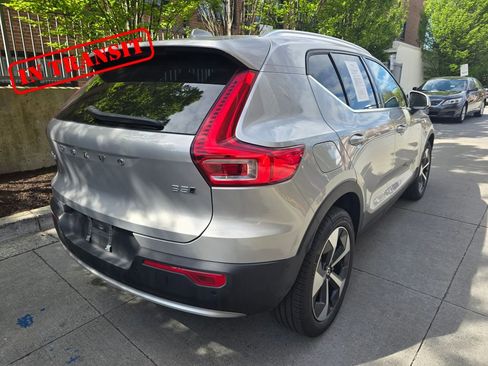 Used 2025 Volvo XC40 B5 Plus image 5