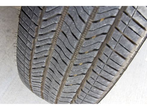 Used 2023 Ford Explorer XLT RWD image 34