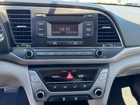 Used 2017 Hyundai Elantra SE image 8