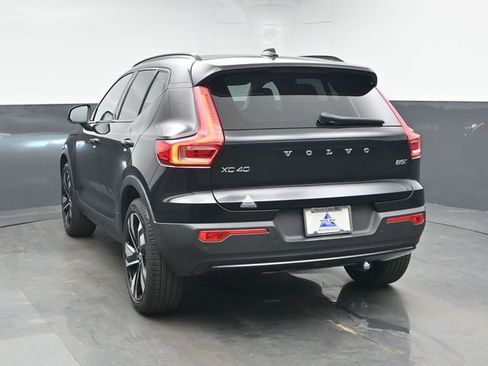 Used 2024 Volvo XC40 B5 Plus w/ Climate Package image 7