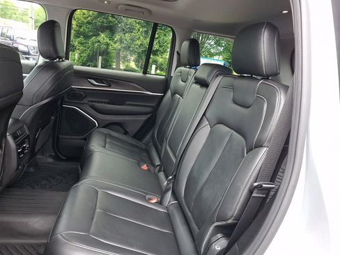Used 2022 Jeep Grand Cherokee Limited w/ MOPAR Finishing Package AWD/4WD image 20