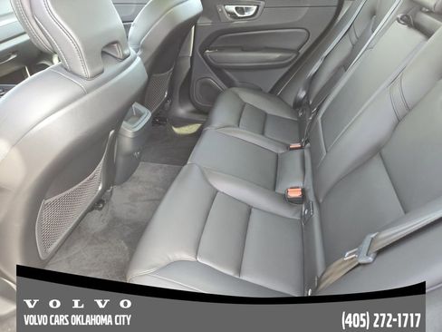 Certified 2025 Volvo XC60 B5 Core image 28