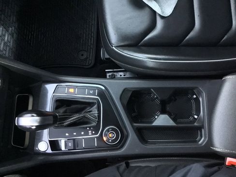 Used 2021 Volkswagen Tiguan SEL Premium R-Line image 11