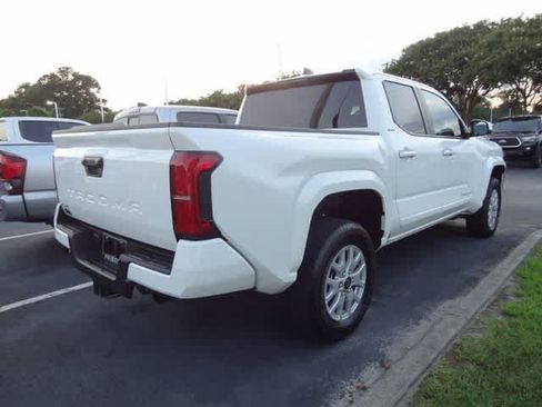 Used 2025 Toyota Tacoma SR5 AWD/4WD image 8