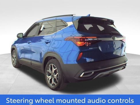 Used 2021 Kia Seltos EX image 2