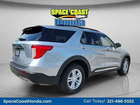 Used 2023 Ford Explorer XLT w/ Equipment Group 202A AWD/4WD image 3