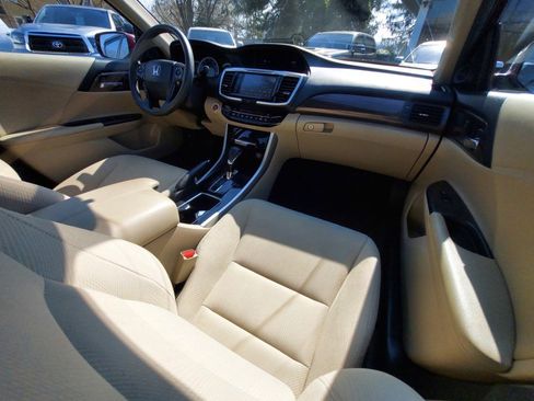 Used 2016 Honda Accord EX image 10