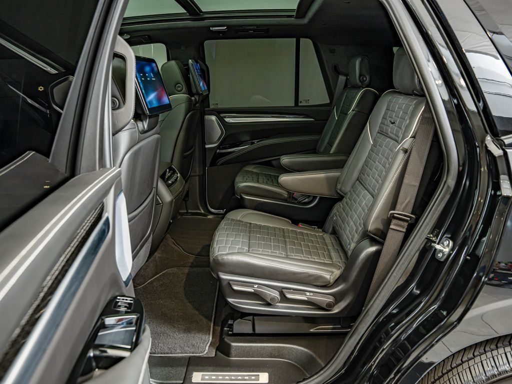 Used 2025 Cadillac Escalade V AWD/4WD image 37