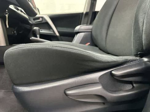 Used 2018 Toyota RAV4 LE FWD image 26