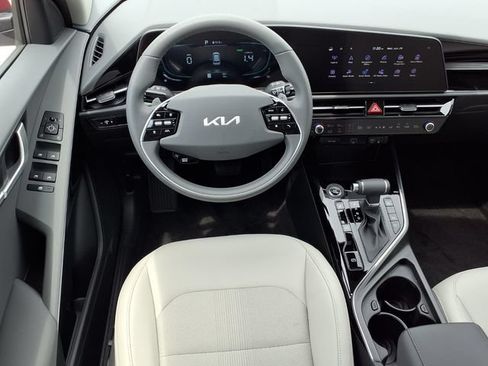 New 2026 Kia Niro EX FWD image 2