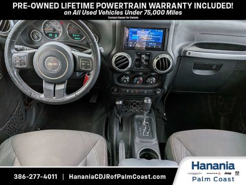 Used 2017 Jeep Wrangler Unlimited Sahara w/ Connectivity Group AWD/4WD image 15
