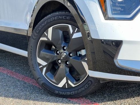 Used 2023 Kia Niro Wind w/ Wind Preserve Package image 2