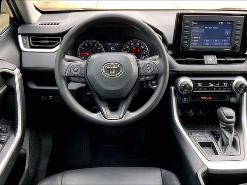 Used 2022 Toyota RAV4 XLE image 6