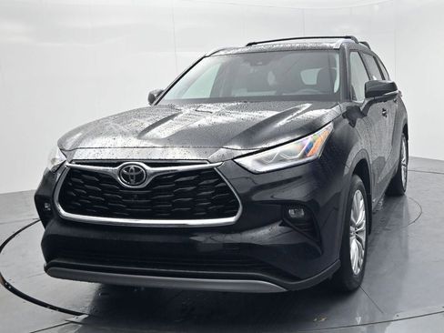 New 2026 Toyota Highlander Platinum image 3