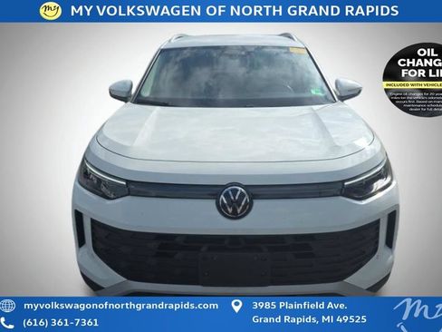 Used 2025 Volkswagen Tiguan SE AWD/4WD image 5