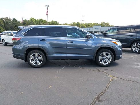 Used 2016 Toyota Highlander Limited FWD image 3