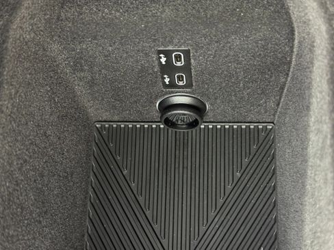 Used 2023 BMW i7 xDrive60 image 30