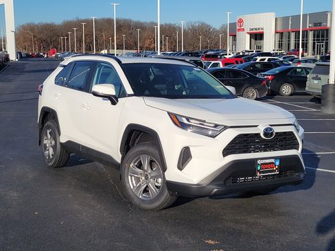 New 2025 Toyota RAV4 XLE image 33