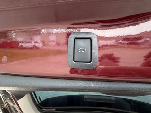 Used 2019 Toyota Highlander XLE FWD image 6