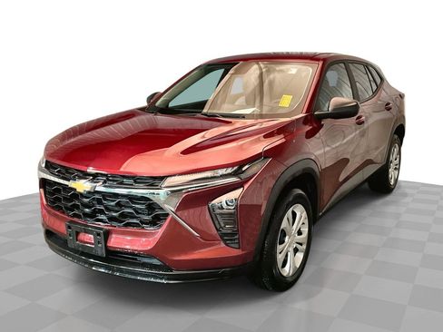 Used 2024 Chevrolet Trax LS w/ Driver Confidence Package image 1