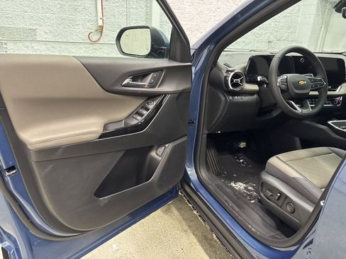 New 2026 Chevrolet Equinox LT w/ Convenience Package II image 12