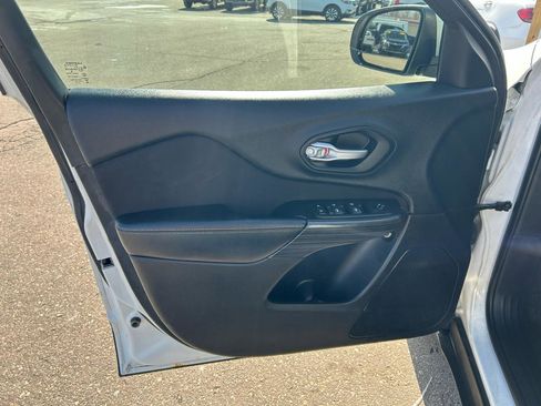 Used 2015 Jeep Cherokee Latitude image 14