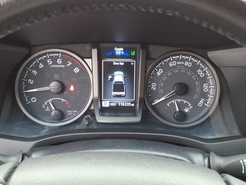 Used 2021 Toyota Tacoma TRD Off-Road w/ Technology Package AWD/4WD image 19