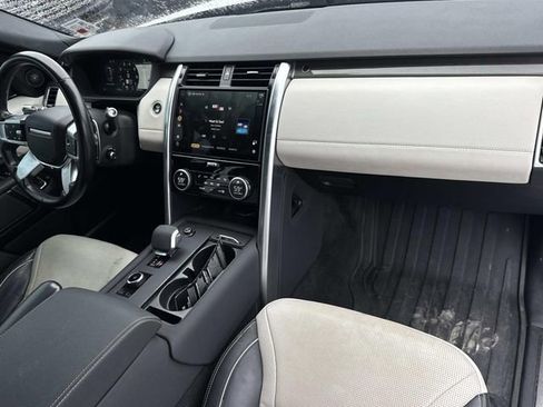 Used 2022 Land Rover Discovery HSE R-Dynamic AWD/4WD image 17