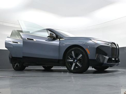 Used 2023 BMW iX xDrive50 w/ Premium Package image 40