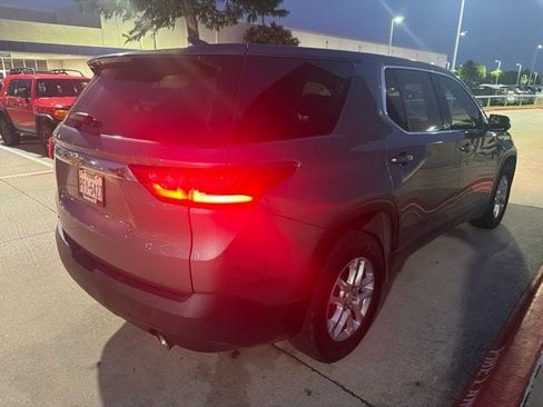 Used 2021 Chevrolet Traverse LS w/ LPO, Floor Liner Package FWD image 5