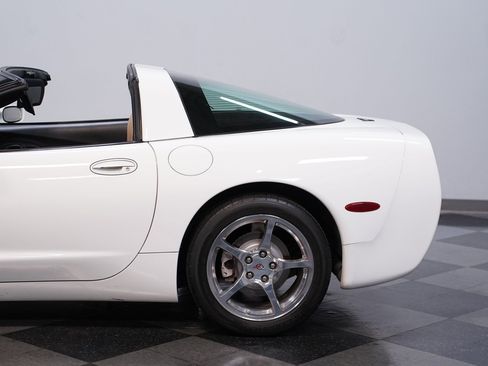 Used 2004 Chevrolet Corvette Coupe w/ Roof Package RWD image 21