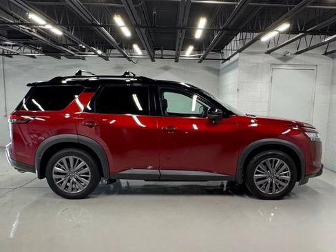 Used 2024 Nissan Pathfinder SL w/ SL Premium Package AWD/4WD image 6